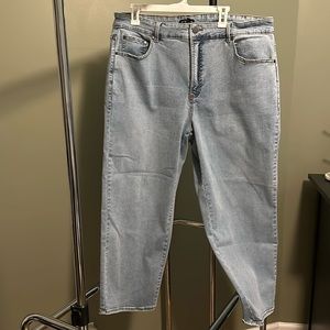 UNIVERSAL STANDARD Donna High Rise Curve Straight Leg Jeans in distressed Indigo